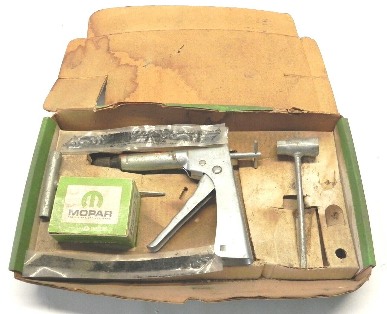 1960'S MOPAR DISPLAY TIRE PLUGGING KIT TOOL BOX JIFFY GUN KIT *RARE* USED 