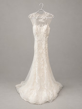 White by Vera Wang Appliqued Chantilly Lace Wedding Dress Size 6