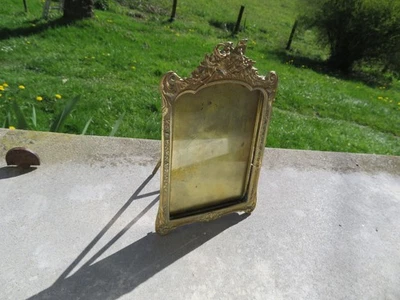 ancien cadre photo en bronze à décor de panier de fleur à posé 18.8 cm - Photo 1/4