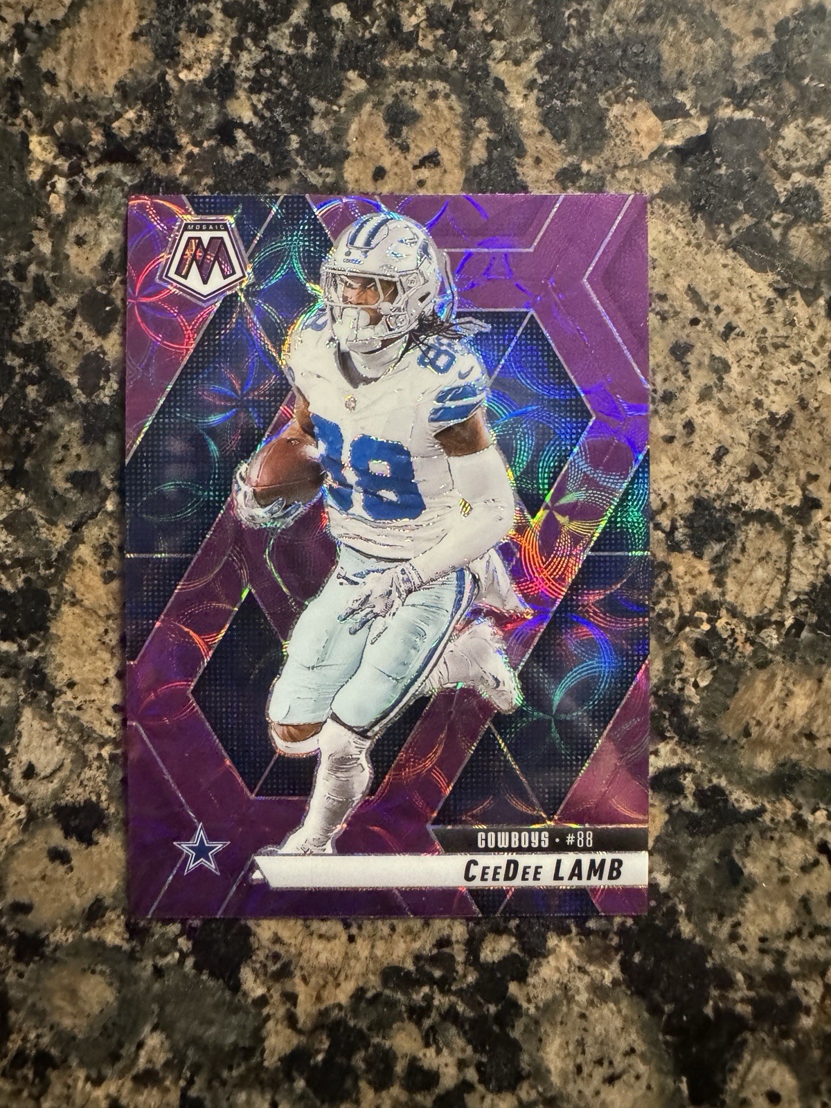 2020 Panini Mosaic #207 CeeDee Lamb Prizm Camo Pink