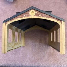Hornby R504  Brick Engine Shed - OO Gauge/Scale - Double Track - Built Ref T67