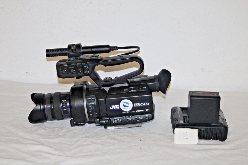 JVC GY-LS300CHE 4K Live Streaming Camcorder/Panasonic G Vario 2,8 12-35 ASPH - Bild 2 von 4