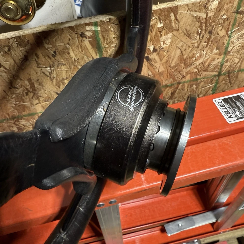 Nrg Quick Release Plus Momo Steering Wheel - Image 2 of 3