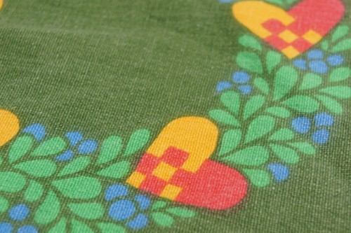 Vintage 60s Small Heart Wreath Print Swedish Christmas Tablecloth Linen - Picture 4 of 8
