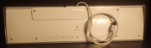 APPLE WIRED KEYBOARD W/ NUMERIC KEYPAD A1048 -USB PORTS, WHITE *TESTED, WORKING* - Picture 2 of 5