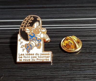Pin's Vintage Bibendum Michelin - Compétition Course Drapeau à Damier