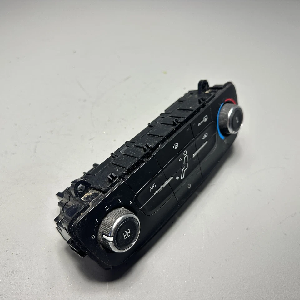 Ford Focus ST 2015-2018 tablero de instrumentos unidad de control de temperatura HVAC fabricante de equipos originales Foto 2 de 4