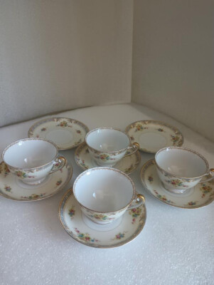 Noritake Vintage Porcelain Floral Design Tea Cups & Saucers