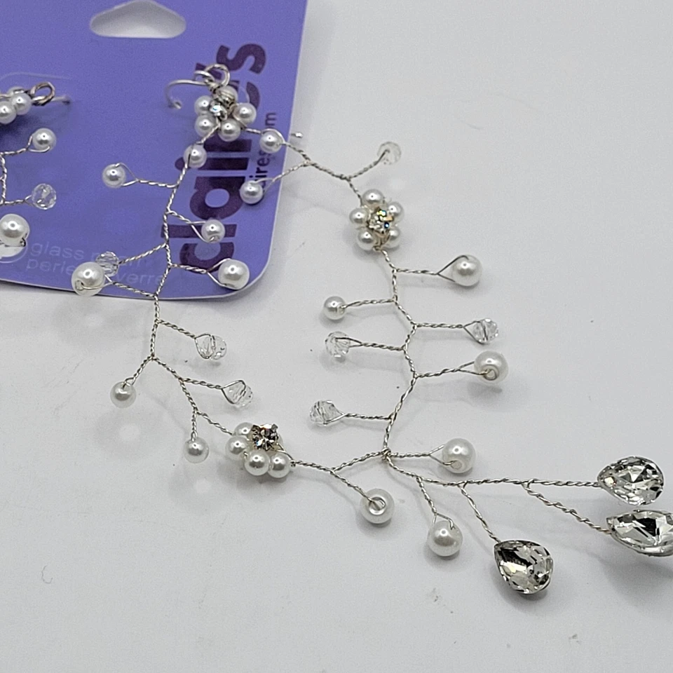 Pendientes colgantes Claire's imitación perlas y pedrería flores en rama de alambre retorcido Foto 2 de 4