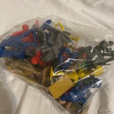 Vintage Mixed Lot of Cowboys and Indians Plastic Toy Figures -30