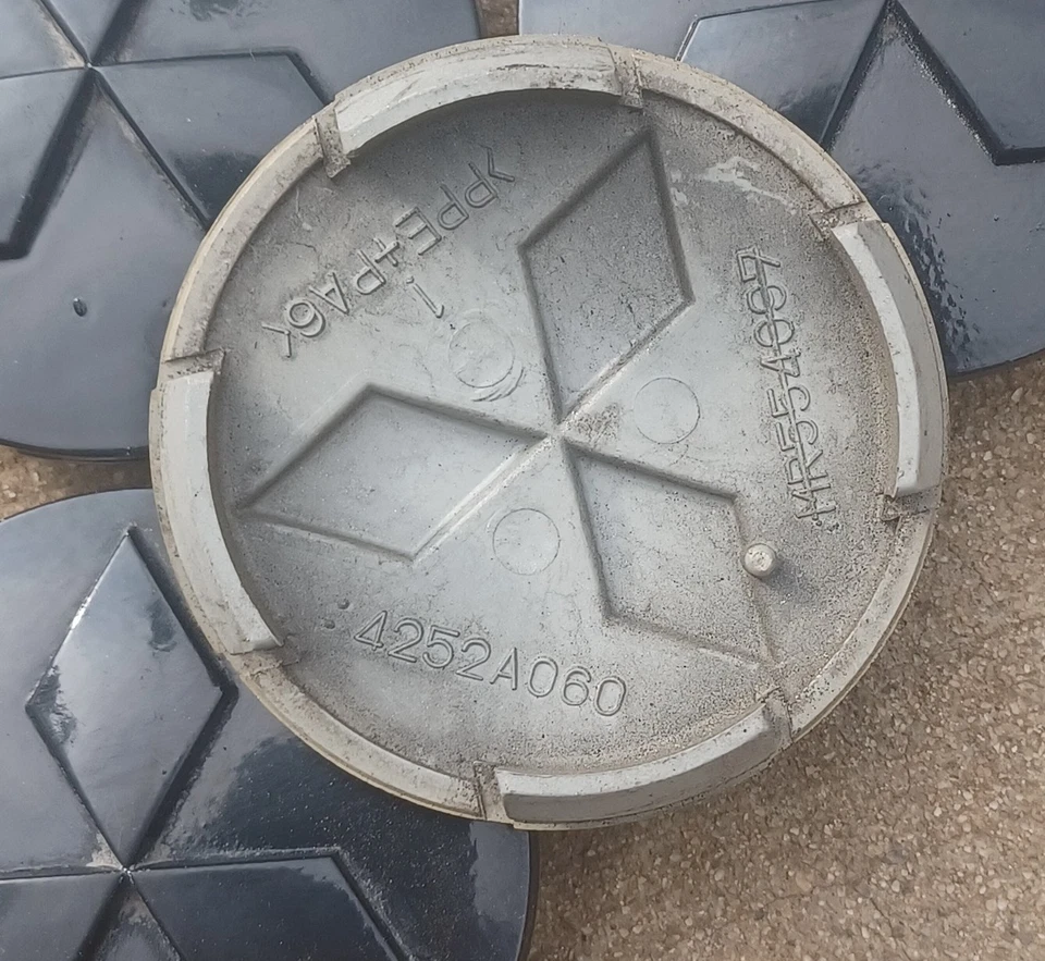 Juego de 4 tapas centrales Mitsubishi Eclipse Cross, Lancer, 2004-2022 p/n 4252A060 Foto 3 de 3