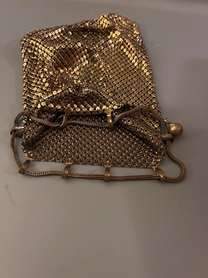 Cartera vintage de malla metálica dorada Whiting and Davis Foto 3 de 3