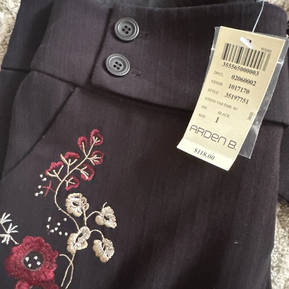 Nuevo con etiquetas Conjunto de traje negro con estampado floral chaqueta y pantalón talla 1 para mujer talla 2 y pantalón Foto 4 de 4