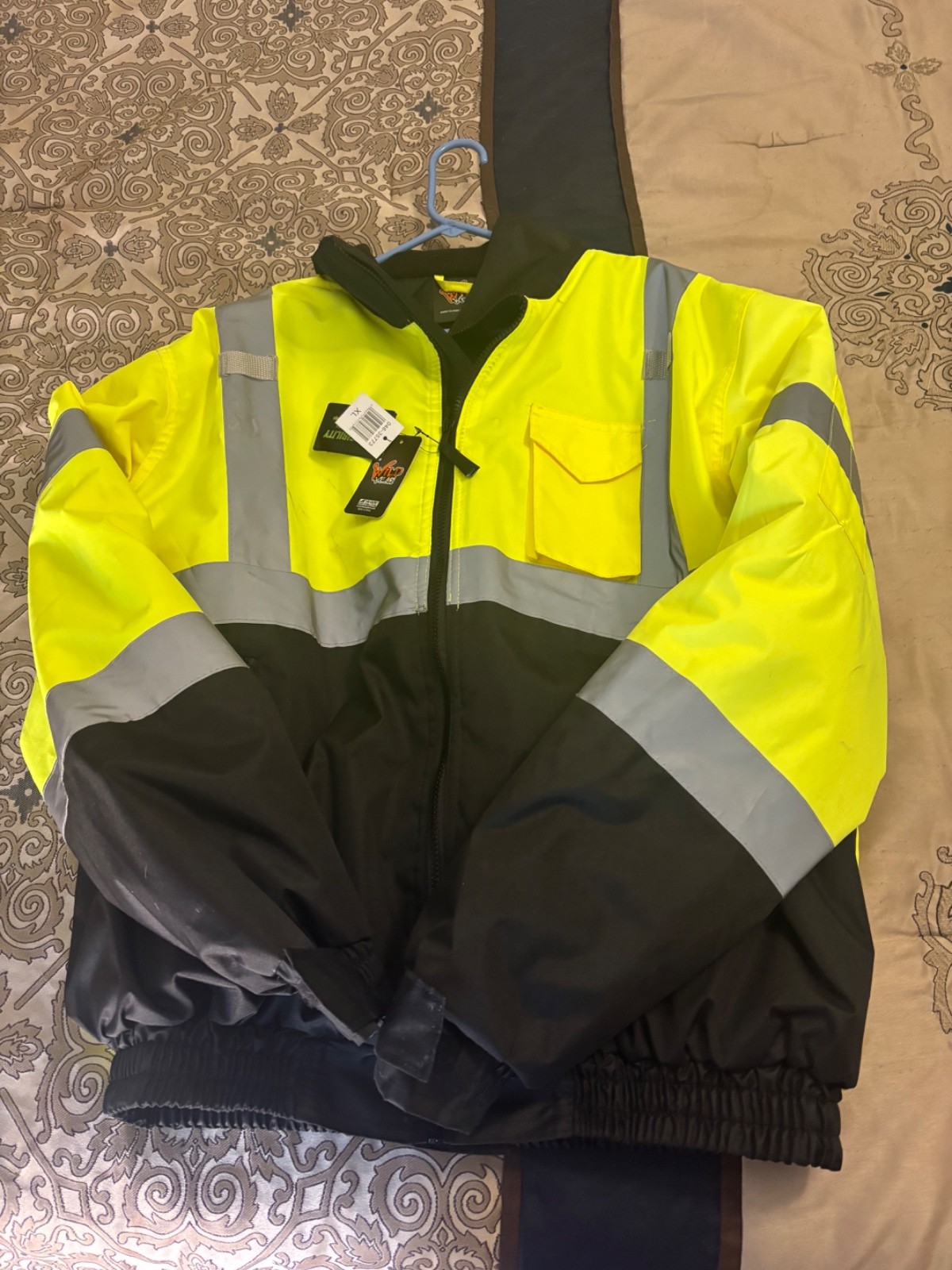 high visibility jacket - image 4