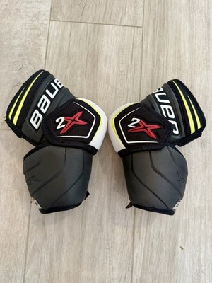 Hockey Player Elbow Pads - Bauer 2X