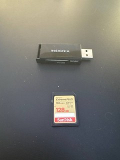 SanDisk Extreme PLUS 128GB SDXC Card 190MB/s UHS I U3 V30 USB Card Reader