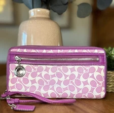 COACH Signature Logo CPrint Accordion Zip Wallet / Wristlet Lavender-Pink White