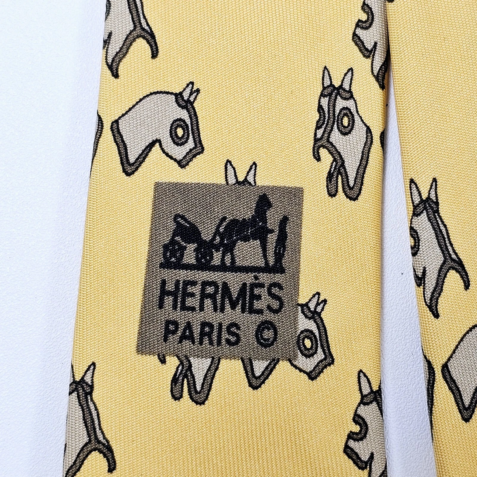 HERMÈS CRAVATTA HERMES 100% SETA GIALLA CON CAPPUCCIO VISO CAVALLO MODELLO 7444 HA Autentica