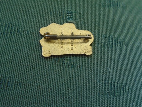 VINTAGE ENGLAND NATIONAL FOOTBALL TEAM ENAMEL BADGE - COFFER LONDON - Picture 2 of 2
