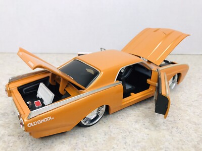 DUBCITY 1963 THUNDERBIRD フォードサンダーバード1:24 Jada Collector's Club 1963 Ford Thunderbird 1:24 Scale