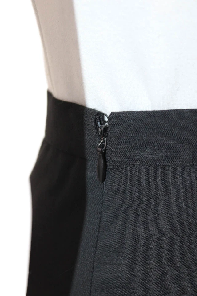 Saia de lã preta Calvin Klein Collection feminina linha A tamanho 12 - Imagem 4 de 4