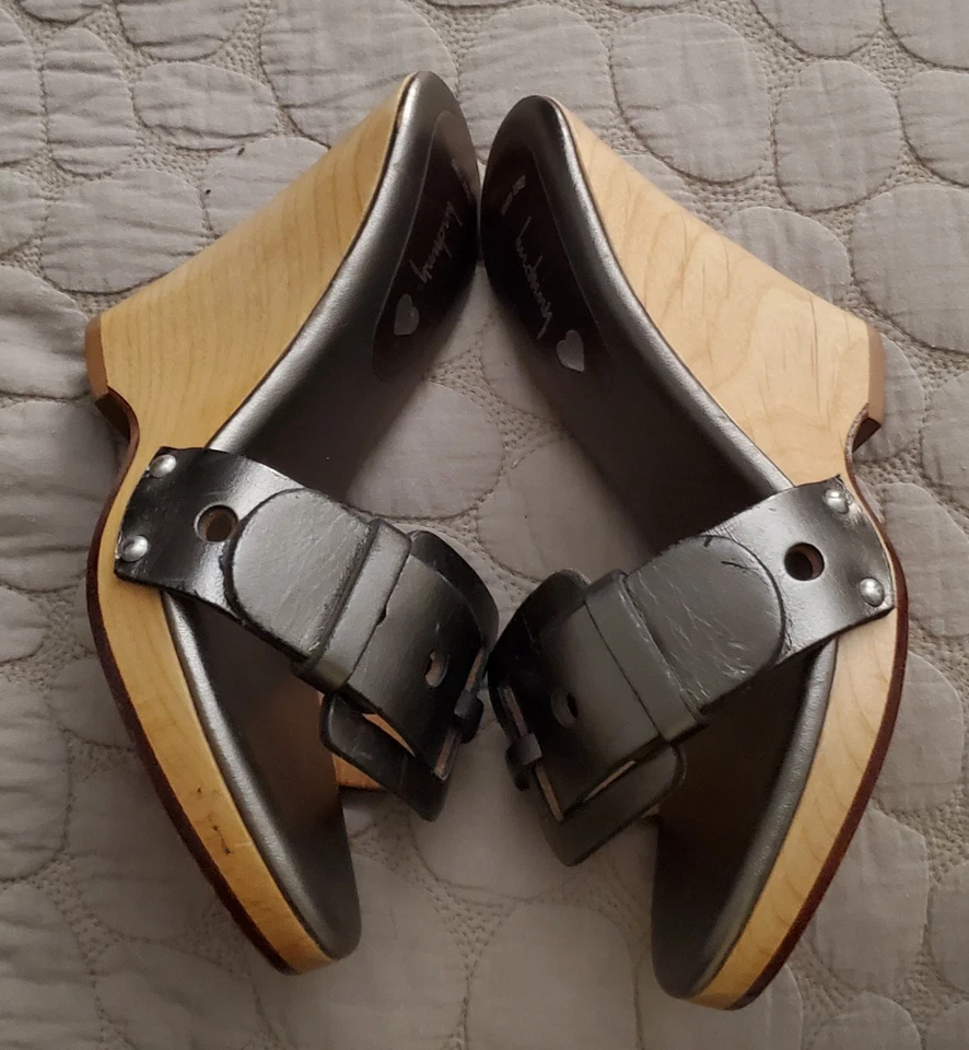 Salto cunha feminino Kristoff Luichiny tamanho 6 com fivela bronze cor ouro - Imagem 4 de 4