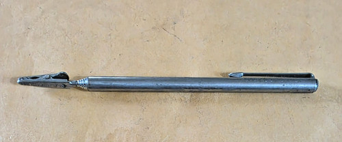 Vintage Emphasis  Telescoping Alligator Clip, 24"    HT#497 
