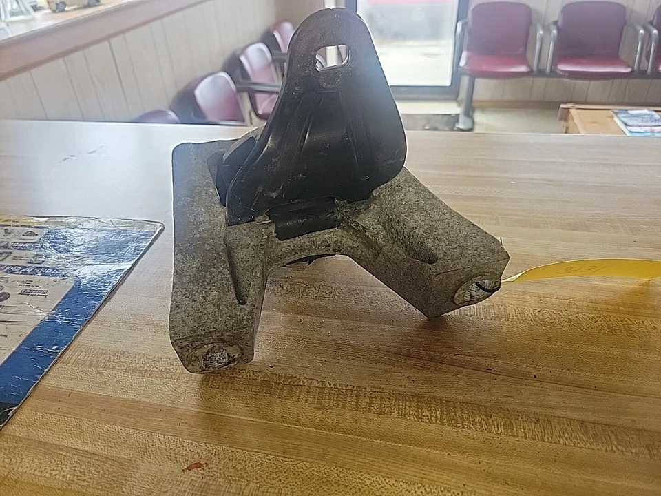 Complete Front Right Engine Mount 2007-2011 for Ford Focus 2.0L OEM 5S4Z6038BB Foto 3 de 3