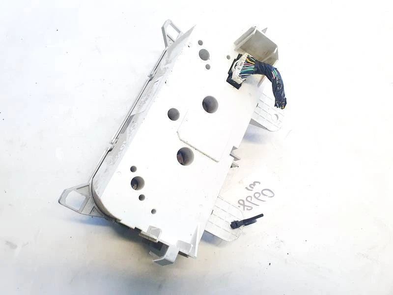 Panel de control de clima Mazda 5 2006 (interruptores de control de calefacción) k1900 #1815777-60 Foto 2 de 4