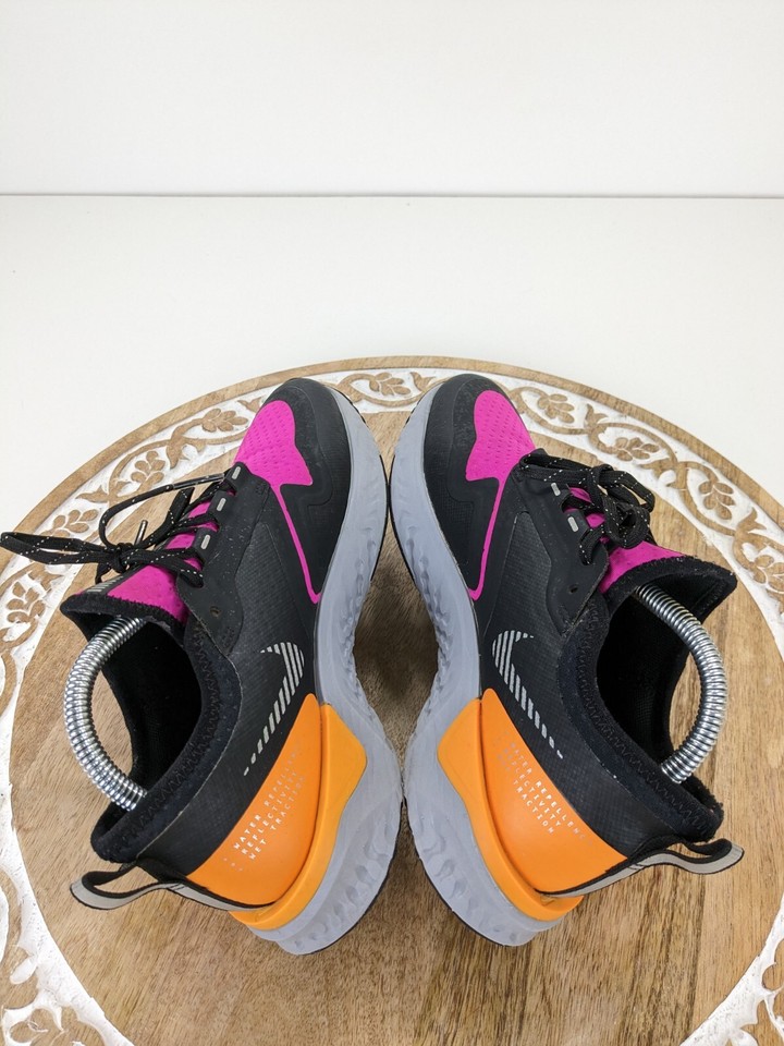 nike run utility shield odyssey react