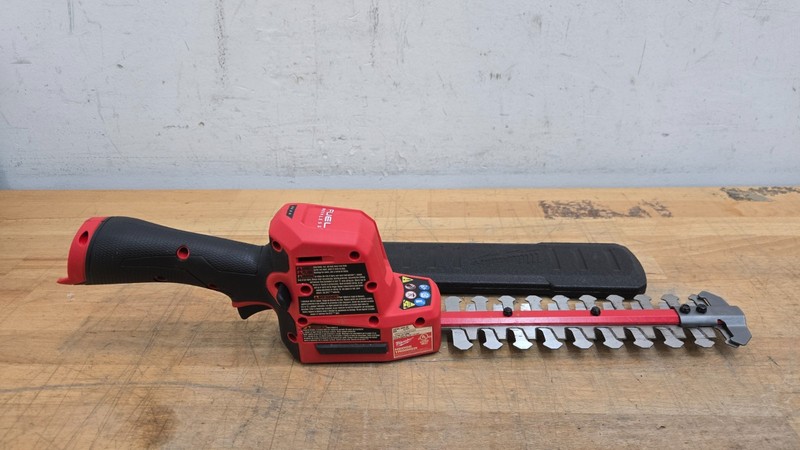 Milwaukee 2533-20, 1/2" Battery Powered Hedge Trimmer *TOOL ONLY*