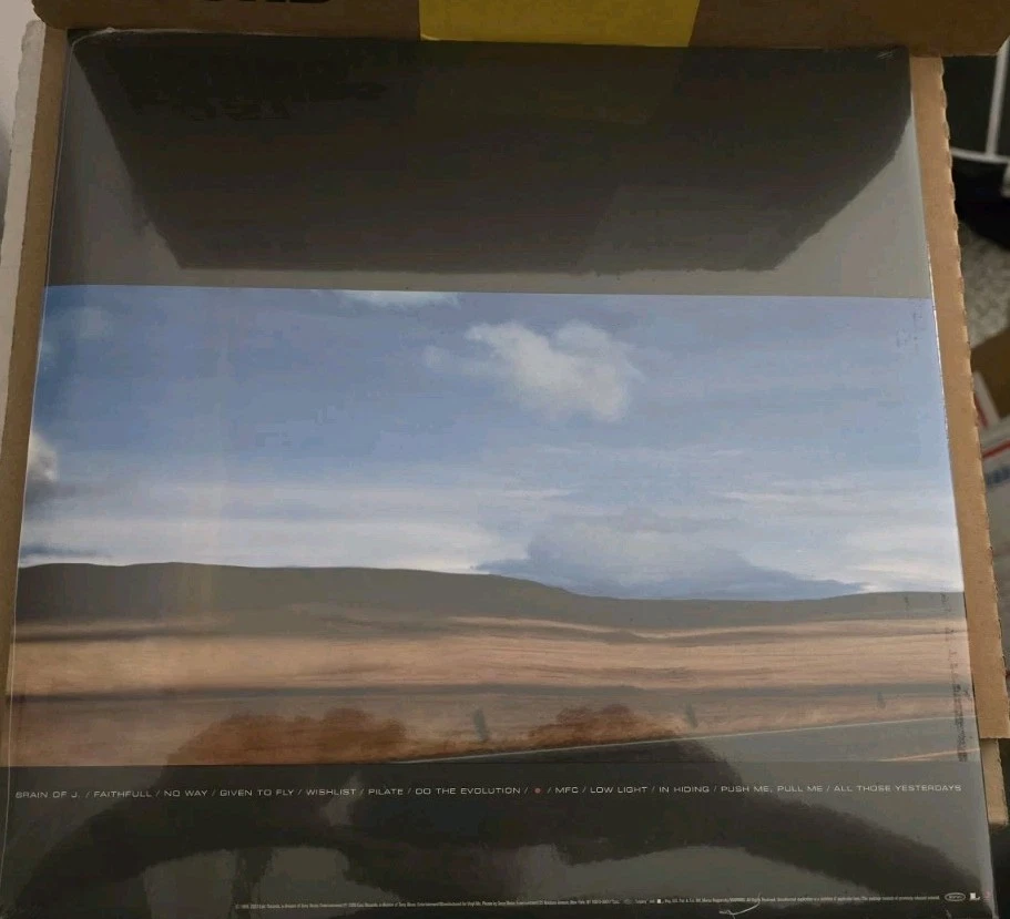 Pearl Jam Yield 45 RPM VMP 25th Anniversary 180Gm Red & Black Color 2LP SEALED - Image 4 of 4