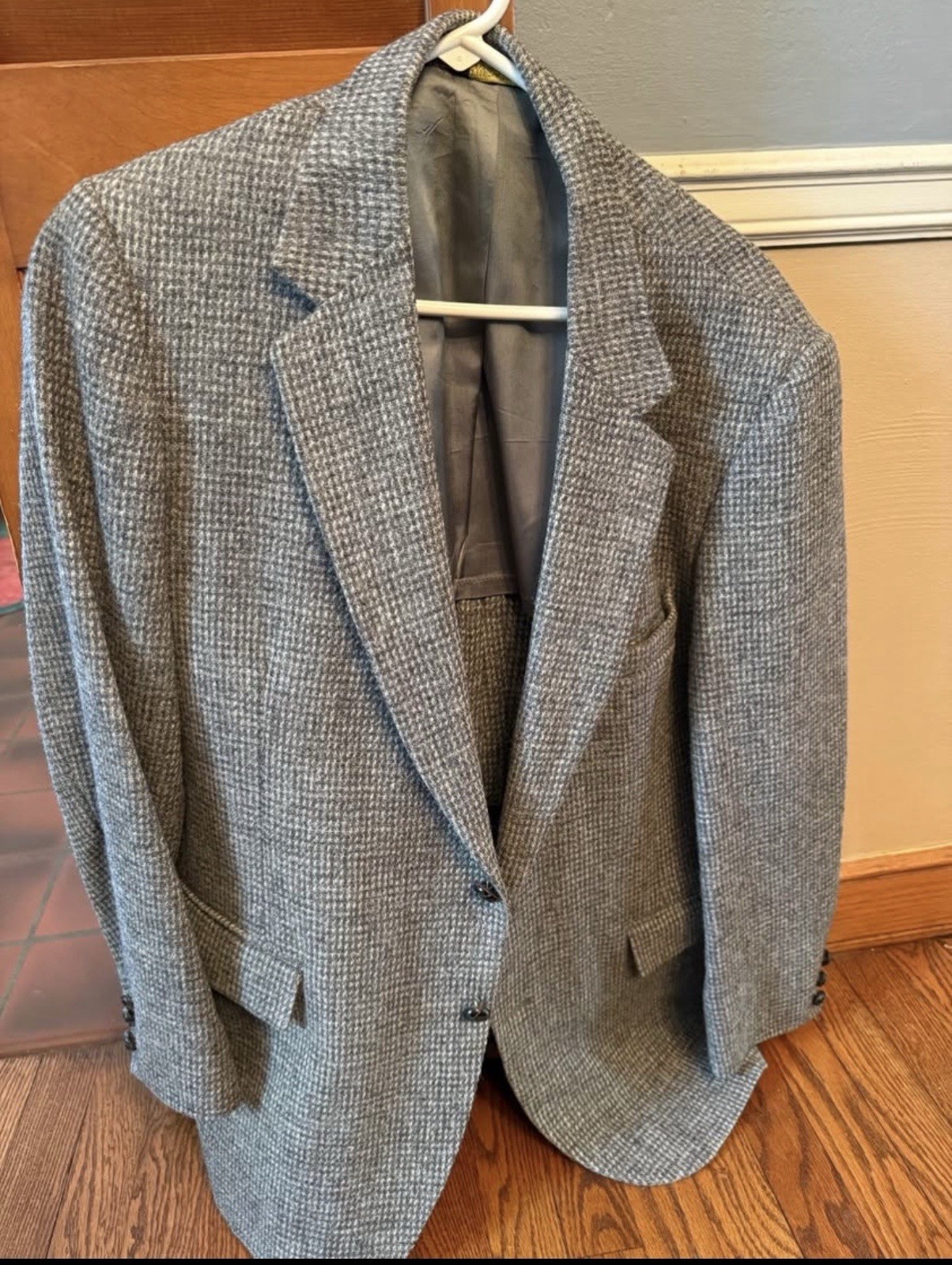 Harris Tweed Gray Herringbone Wool Sport Coat Men's 42R Made in Scotland