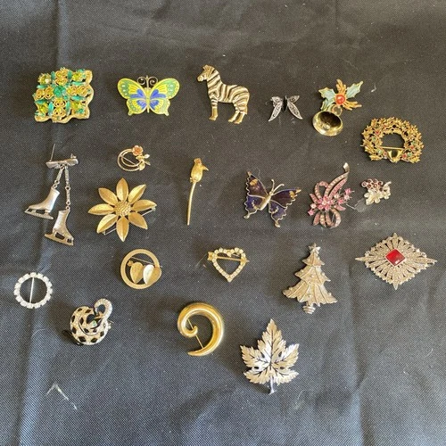 Vintage Costume Jewelry Set 20 Pins and Brooches