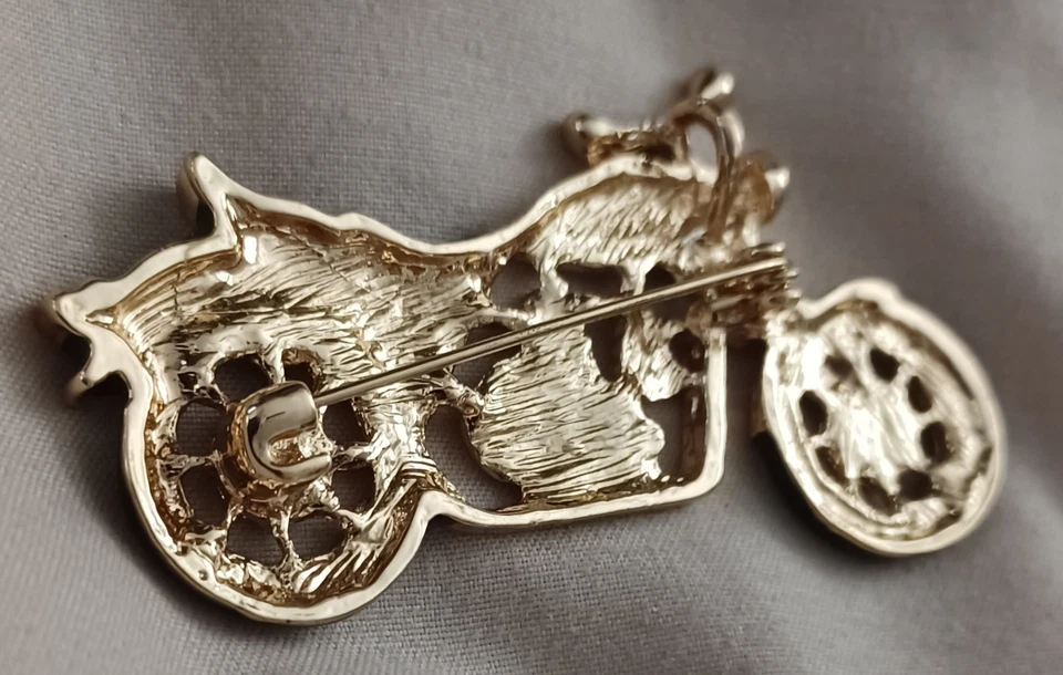 Broche prendedor colgante para motocicleta Betsey Johnson Foto 3 de 3