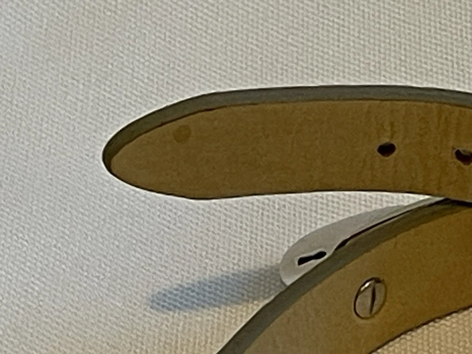 Pulsera Michael Kors de cuero marrón en tono dorado y plateado con bloqueo/cartera colgante Foto 4 de 4