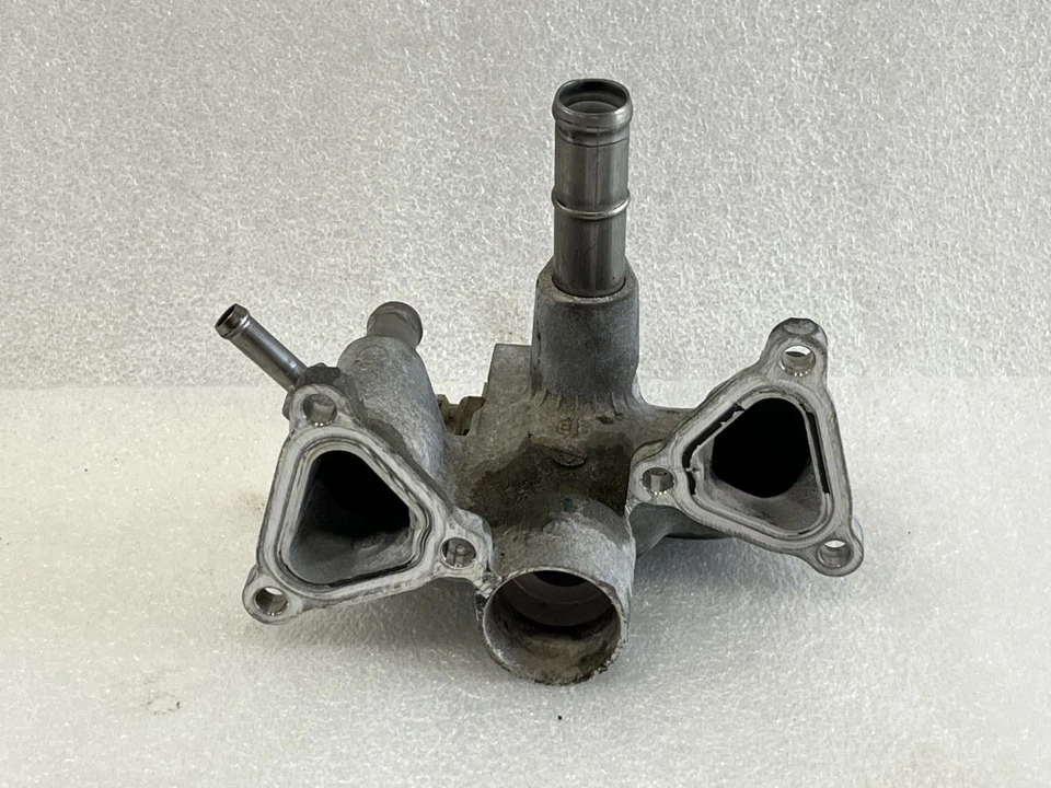 Lexus GS350 2013 2014 2015 válvula de derivación de refrigerante Foto 2 de 3