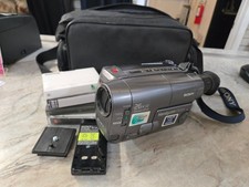 Sony Handycam Vision CCD-TRV22 Video 8  Xtra Battery 8mm Tapes Case Untested