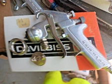 DeVilbiss- JGA 502 Pressure Paint spray gun 264