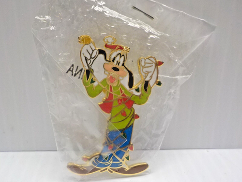 DLR GOOFY CAST MEMBER HOLIDAY PARTY PIN# 17744 J 5