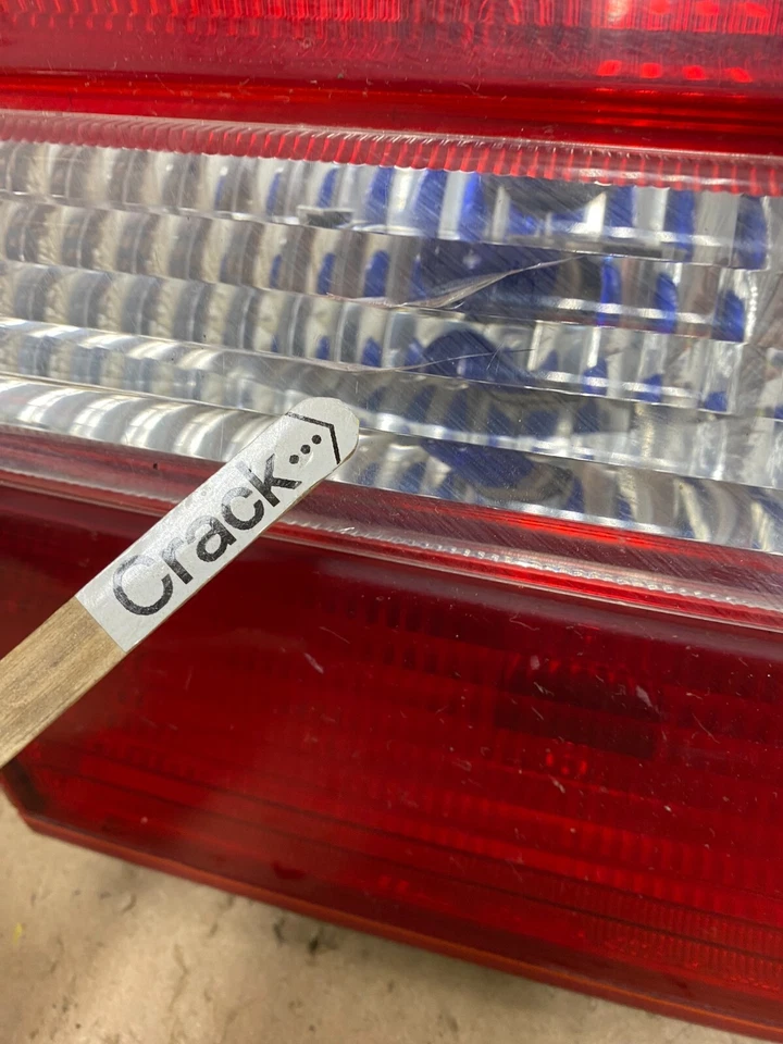 Luz trasera interior lateral izquierda Infiniti Q45 1997-1998 OEM E8863 KC Foto 4 de 4