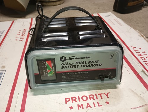 Schumacher 6 / 2 Amp Dual Rate Battery Charger 6 / 12 Volt Model SE-82-6 Black