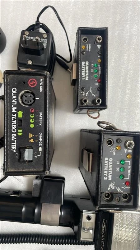 Metz 45 CT-4 Electronic Handle Mount Flash Holder & Quantum Battery,Cables - Image 3 of 4