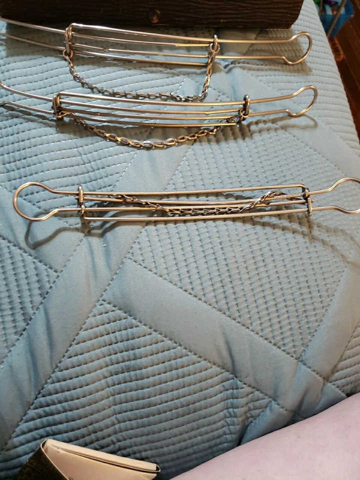 PORTÁTIL De Colección VIAJE Plegable METAL PERCHAS con BOLSA DE TRANSPORTE DE CUERO Foto 4 de 4