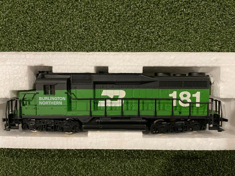 Lionel Burlington Northern GP-30 Locomotive 5-5623. HO Scale. NIB.
