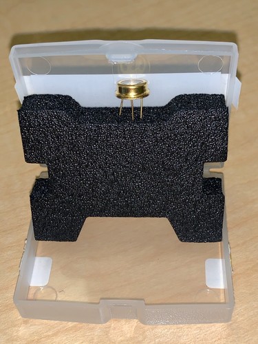 THOR Labs LED285W - 285 nm LED with Window, 0.8 mW, TO-39 opened for examination - Picture 2 of 4