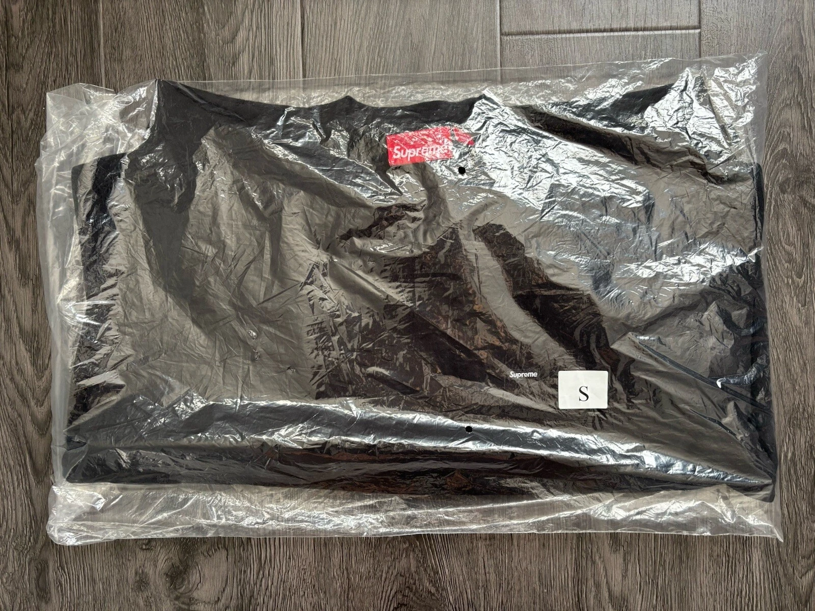 SWEAT SHIRT COL ROND NOIR NEUF NON OUVERT SUPREME SMALL BOX TAILLE S FW24