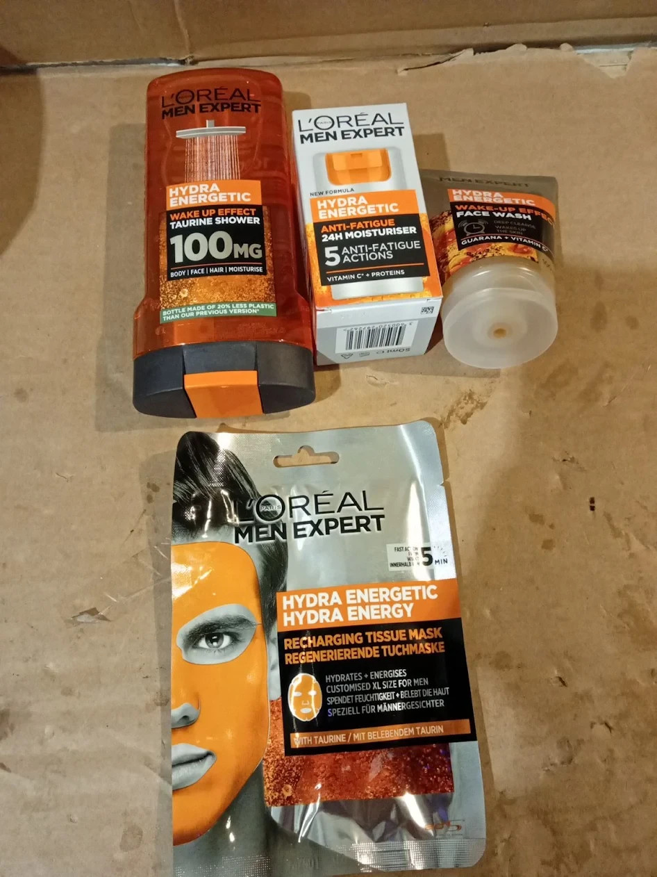 LâOrã©Al Paris L'oreal Men Expert Gift Set For Men, Hydra Energetic Fully Charged Washbag: Shower Gel, Moisturiser For Men, Sheet Face Mask And Face Wash - Image 2