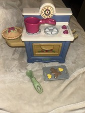 Fisher-Price 1998 Briarberry Bears Stove Oven with Accessories