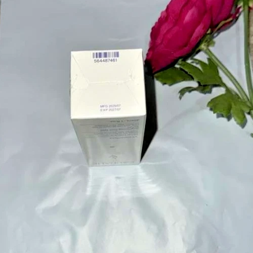 Suero iluminador de manchas oscuras Caudalie Vinoperfect 30 ml/1 fl oz Foto 4 de 4